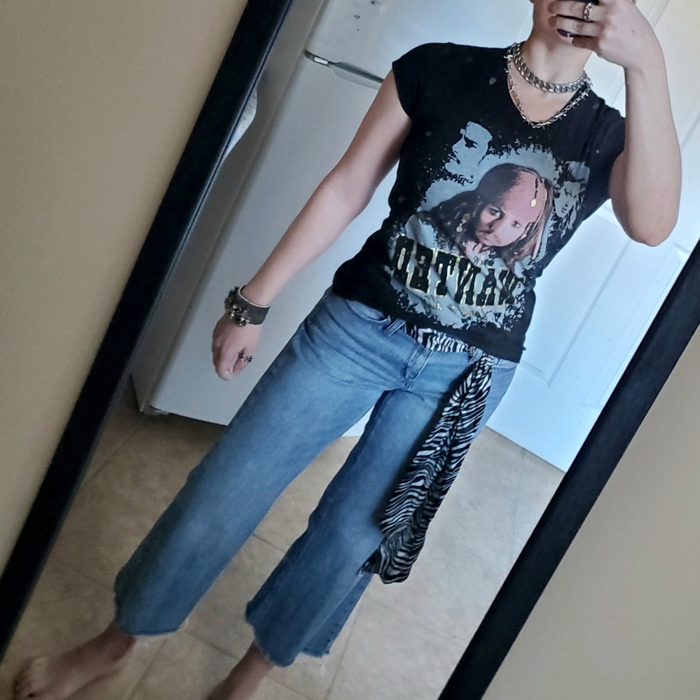 Disney Captain Jack Sparrow "WANTED dead or alive" Pirate T-shirt Top - Picture 2 of 16